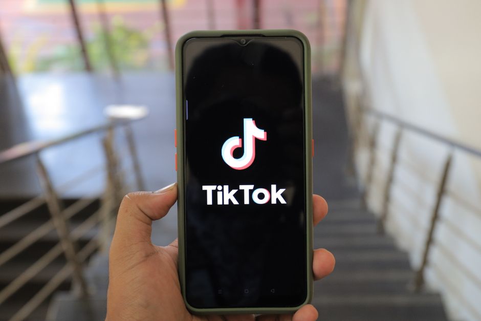 Платна реклама в TikTok для клінік: коли має сенс запускати